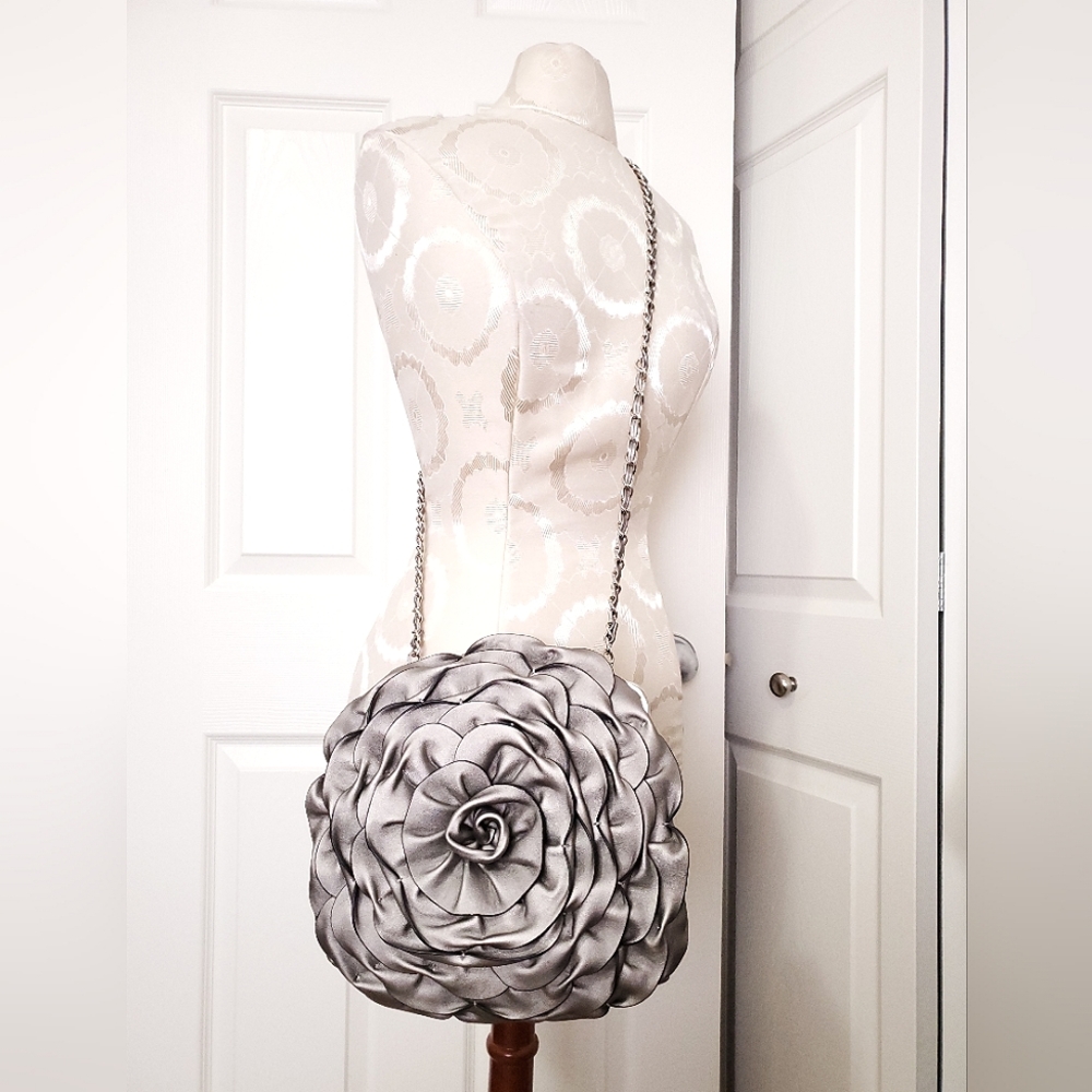 High Fashion rose rosette handbag pewter gray crossbody shoulder faux le…